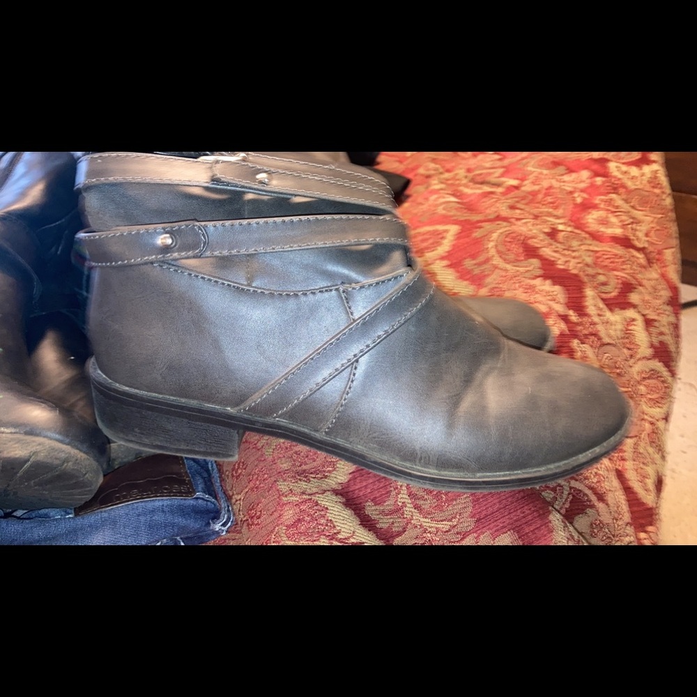 Size 9 tall brown grey boots for women